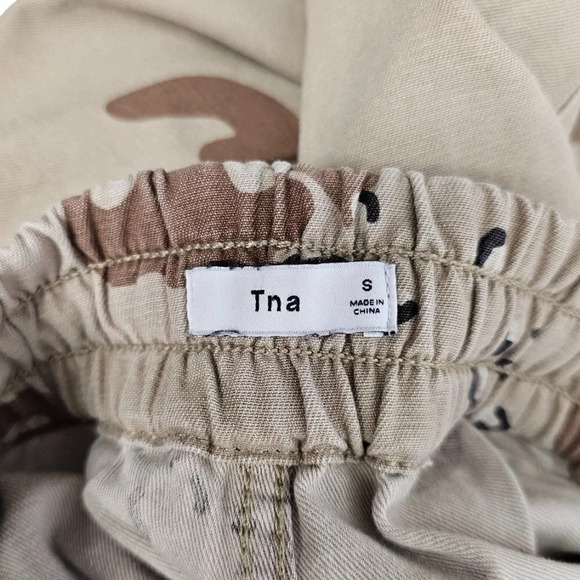 Aritzia TNA Women's Alix Jogger Pant Size Small Camo Army Pant - Picture 7 of 8